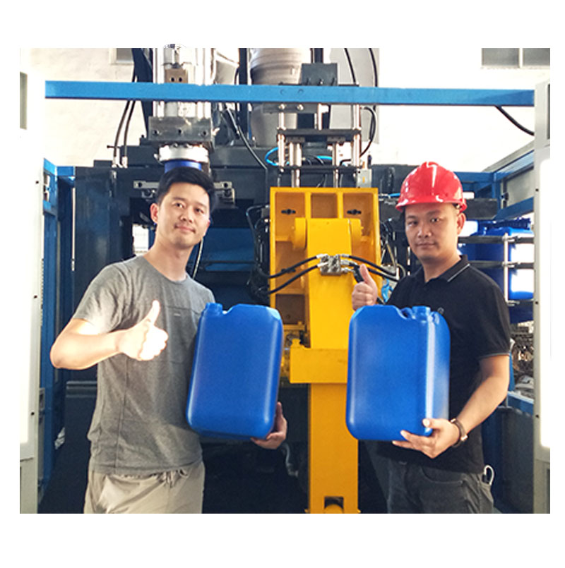 Китайская линия по производству пластиковых бутылок HDPE с автоматическим удалением облоя, штабелирование бутылок, экструзионно-выдувная машина для 10 ~ 30 л