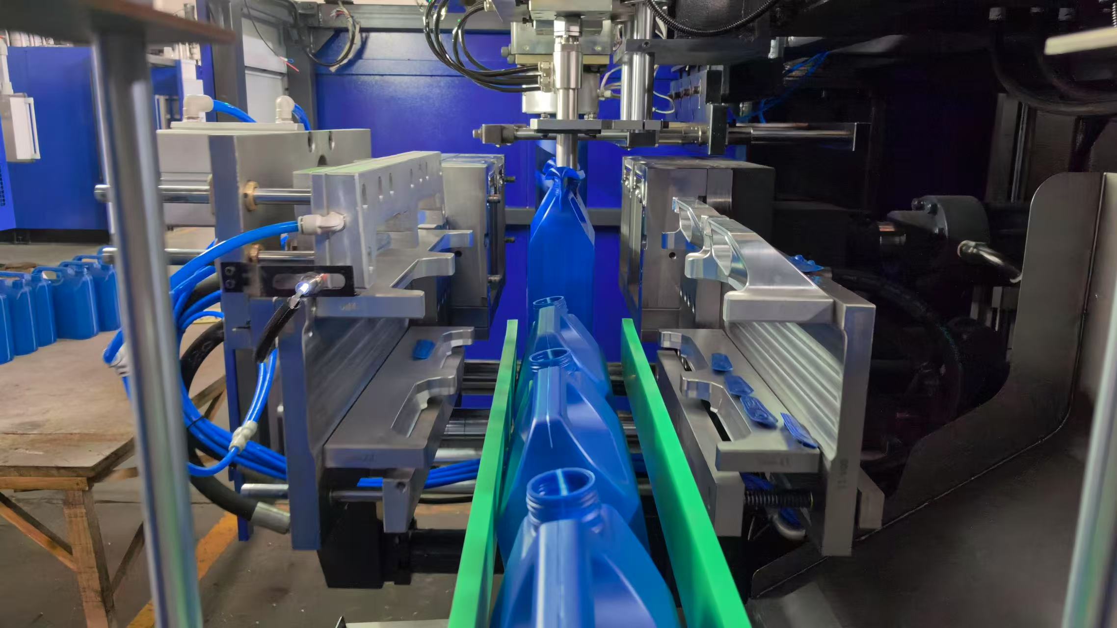 20L Джерри может взорвать формовочную машину-2