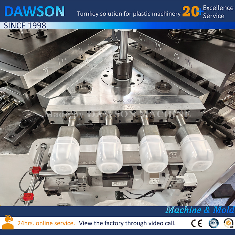 Полностью автоматические непрозрачные белые вазелиновые банки. Машины для литья с выдувом под давлением. Система литья под давлением с выдувом.