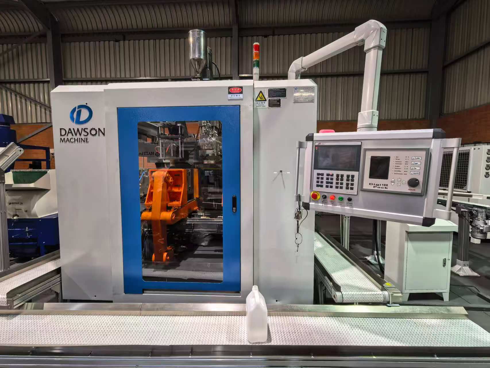 Покупка клиента в Южной Африке на нашу экструзионную выдувную машину для формования