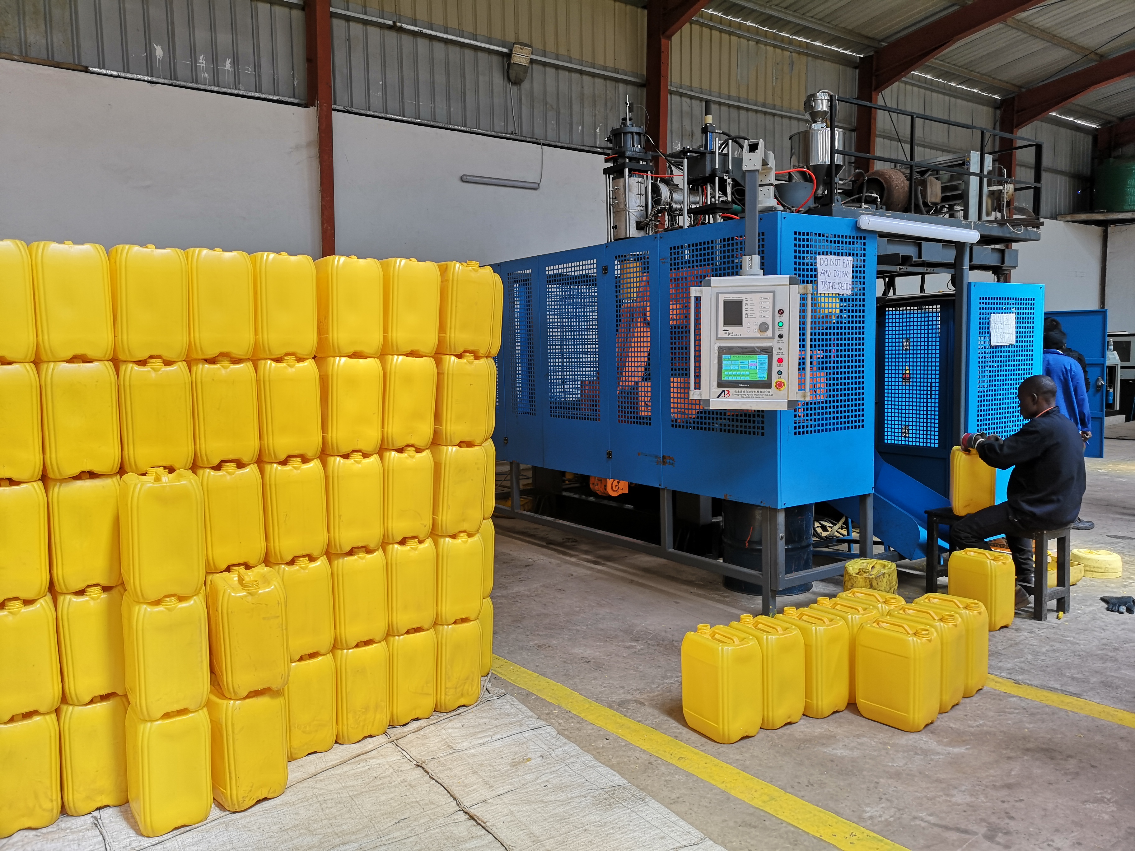 Универсальный 20L HDPE Jerrycan: Смешивание долговечности с современной утилитой