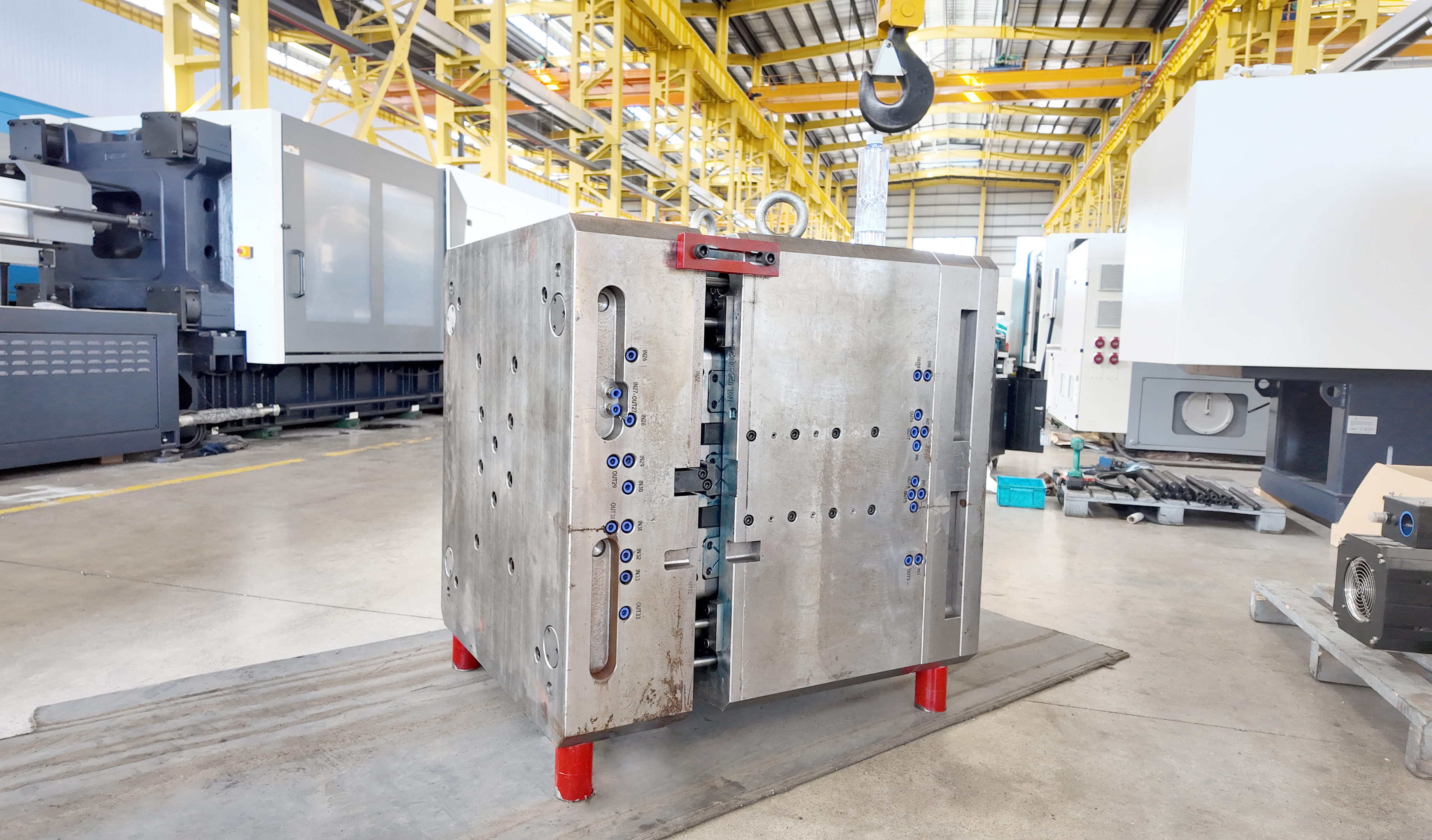 В - Глубая направляющая: изменение форм для производства пивного ящика на машинах для литья под давлением