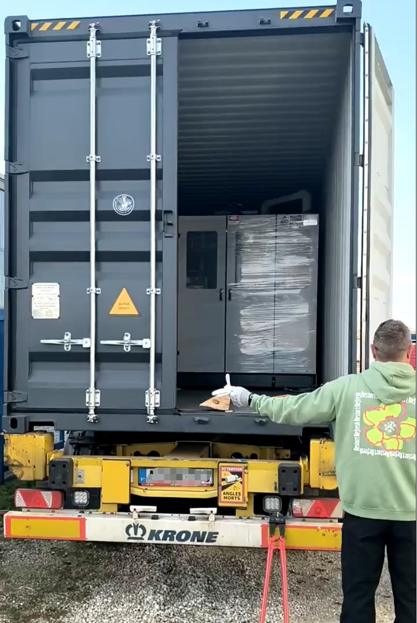 Наша выдувная машина уже достигла клиента