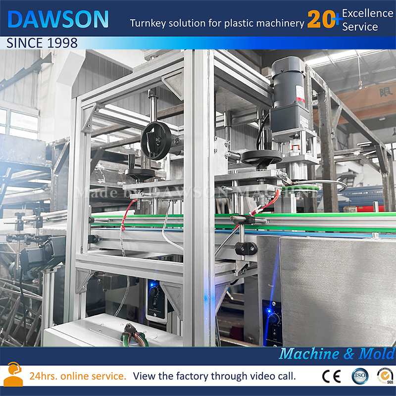 Промышленная машина для выдувного формования канистр с широкой горловиной и прямыми стенками из ПЭВП, 5-головочная конструкция